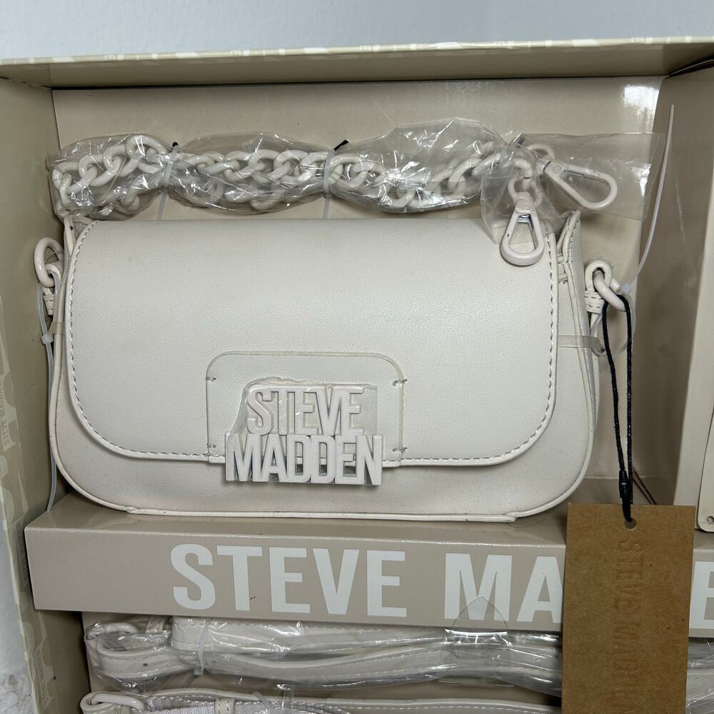Steve Madden Womens Off White Crossbody Bag Set with Charm Key Chain NIB